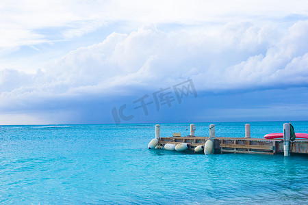 特克斯和凯科斯加勒比海岛屿的完美海滩码头