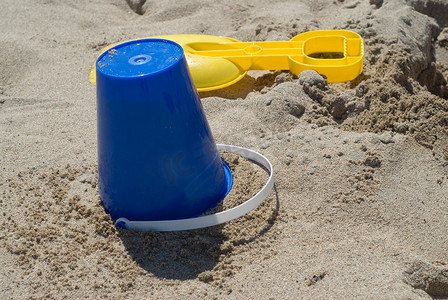 塑料桶摄影照片_沙滩玩具