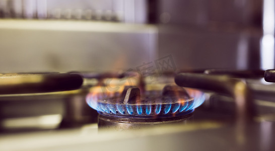 火炉摄影照片_在厨房煤气炉上燃烧煤气