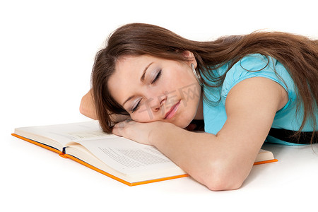 美丽的学生睡在书上