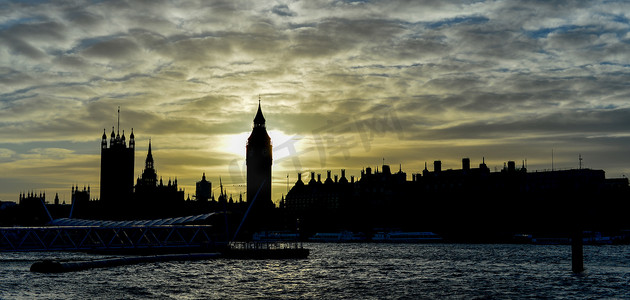 英国大本钟摄影照片_在日落期间的大本钟，伦敦，英国