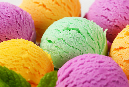 芒果冰淇淋球摄影照片_什锦冰淇淋