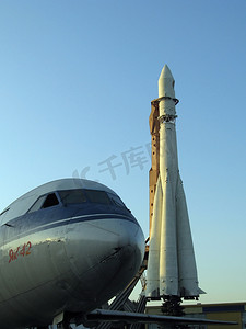 空气指数摄影照片_火箭和飞机