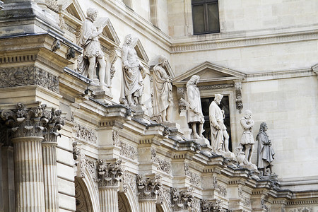 位于法国巴黎卢浮宫博物馆的美丽雕像