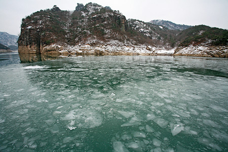 冬季风景，湖面结冰，韩国