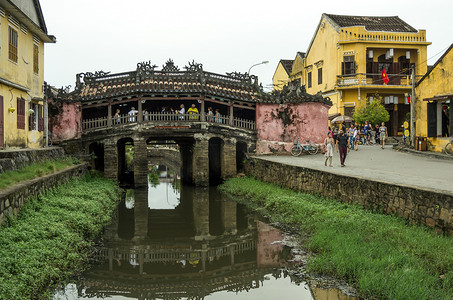 会安，越南-，有日本廊桥的运河在 ba
