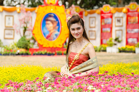 泰国女人摄影照片_泰国女人穿着传统。