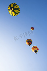 彩色气球热气球摄影照片_彩色热气球