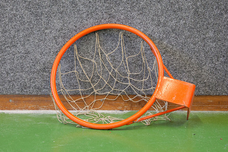 篮球老摄影照片_有网的老篮球筐