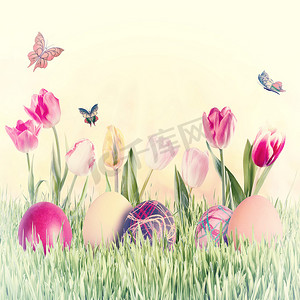 复活节复古背景与鸡蛋和鲜花