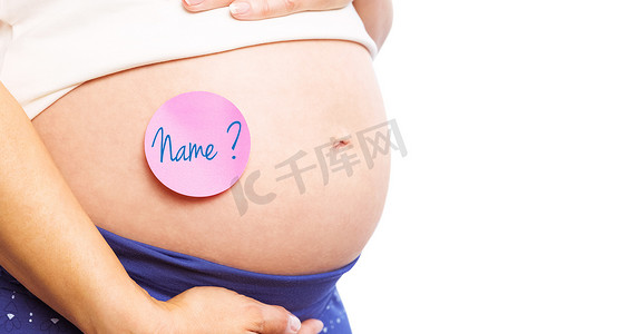孕妇在凹凸处贴有贴纸的复合图像