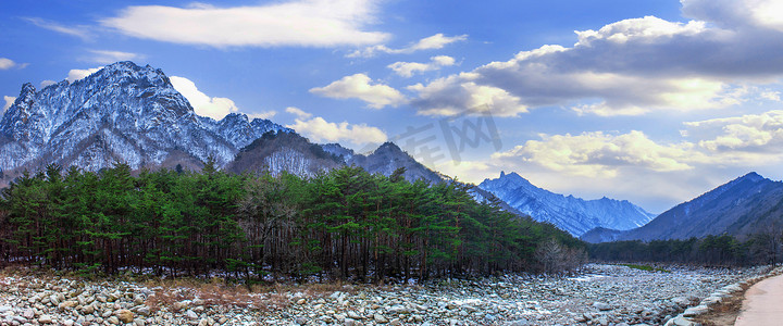 秋名山车神摄影照片_雪岳山冬季全景，韩国名山