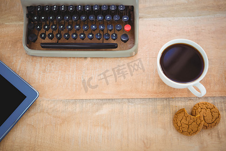 老打字机和咖啡的看法
