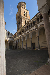 萨勒诺大教堂：庭院