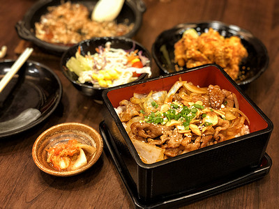 韩国料理，餐厅的拌饭
