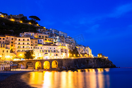 意大利美丽的沿海城镇 — 阿马尔菲海岸风景秀丽的阿马尔菲