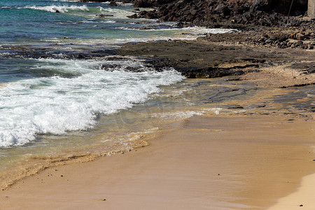 贾斯特罗错觉摄影照片_在加那利岛富埃特文图拉岛的莫罗贾布尔海滩欣赏美景