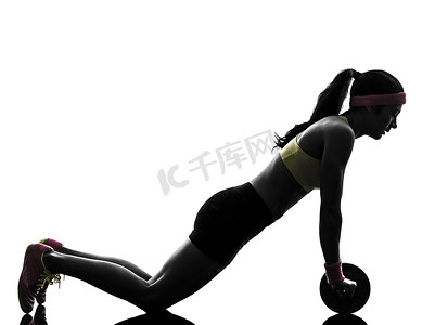 女人锻炼健身锻炼腹部色调轮剪影