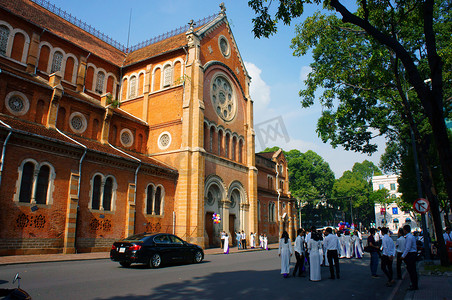 越南学生，奥黛，西贡圣母大教堂