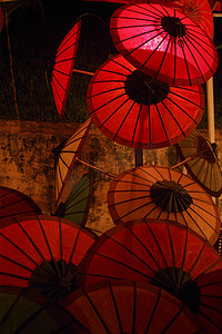 老挝夜市的雨伞
