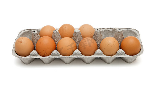 纸盒模版摄影照片_纸盒中的九个棕色鸡蛋被隔离