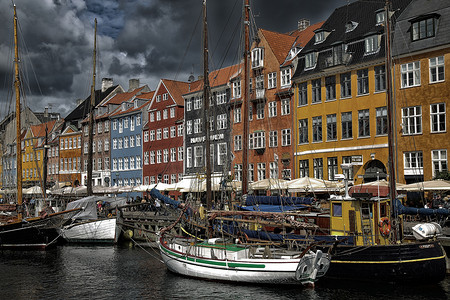 丹麦哥本哈根-2016 年 8 月 14 日：新港码头的船只