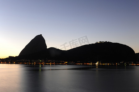 日出在里约热内卢，甜面包山