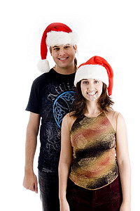站着戴着圣诞帽的年轻夫妇