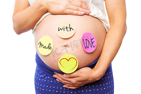 孕妇在凸起处贴有贴纸的合成图像