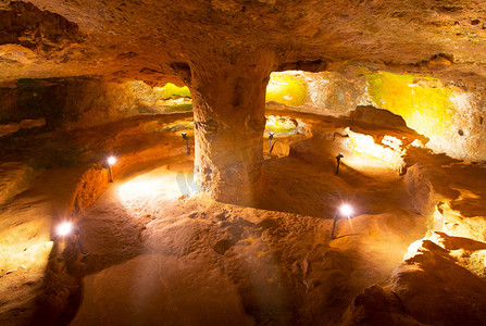 地下墓室摄影照片_古代沃尔泰拉的伊特鲁里亚墓室
