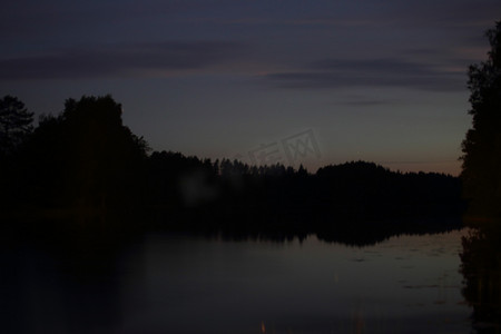 芬兰的夜湖
