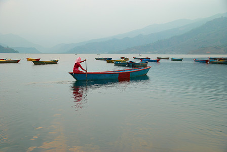 湖上的木船