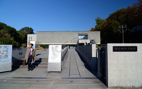 上野公园摄影照片_日本东京 — 11 月 22 日：国立西洋美术馆