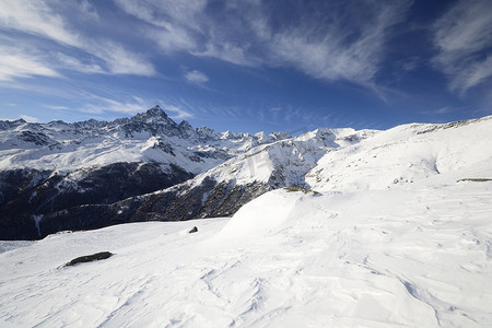 山峰景色摄影照片_维索山壮丽的冬季景色
