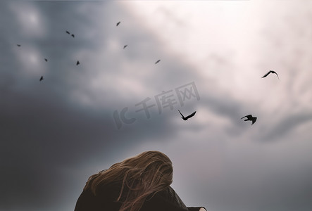少女少女孤独地为鸟儿的天空而心烦意乱，思考着艰难的人生悲剧