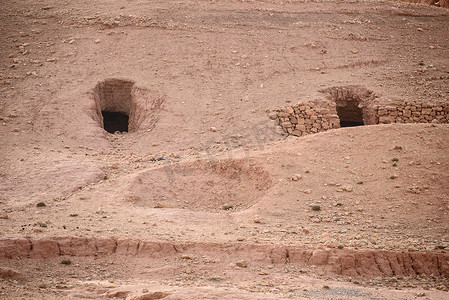 摩洛哥阿特拉斯山脉的游牧洞穴