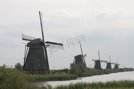 金风车摄影照片_连续的荷兰风车