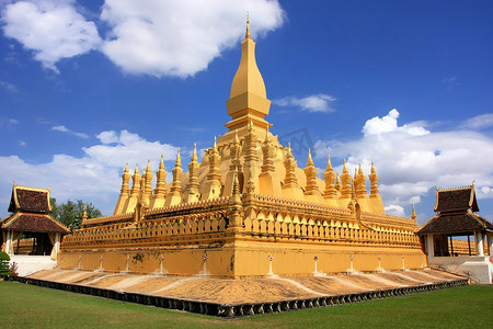东南亚头疗摄影照片_Pha That Luang 佛塔，万象，老挝