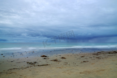 720暴雨摄影照片_水晶湾海滩暴雨