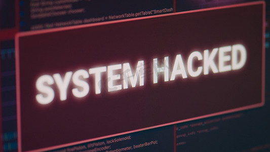计算机屏幕上闪烁的被黑客攻击的系统警报消息
