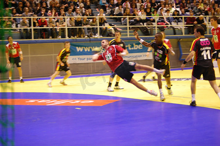 Bjarte Myrhol 在对阵比利时的比赛中打进九分之一