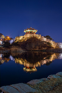 水原的华城，在韩国很有名。