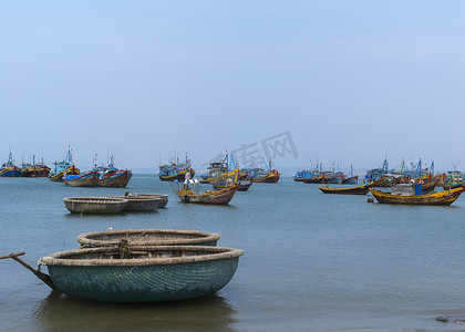 越南美奈村捕鱼船队的一部分。