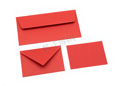 信封书信摄影照片_白色背景上的红色信封
