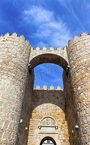 阿维拉城堡城墙拱门城市景观卡斯提尔西班牙