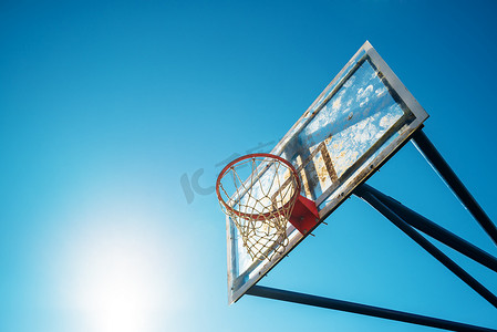 室外球场带篮筐的有机玻璃街头篮球板