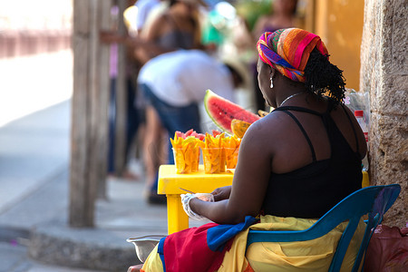 摊贩摄影照片_卡塔赫纳 (Palenquera) 的水果摊贩