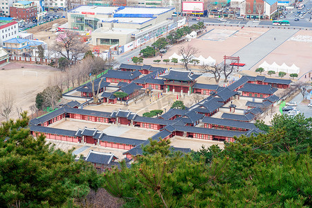 华城是环绕水原市中心的朝鲜王朝要塞。