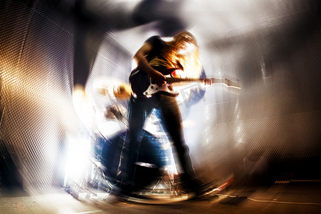 舞台炫酷光摄影照片_现场音乐和吉他手。乐器