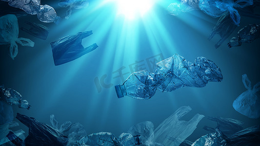 漂浮在海中的PET塑料瓶和一次性塑料袋的创意背景